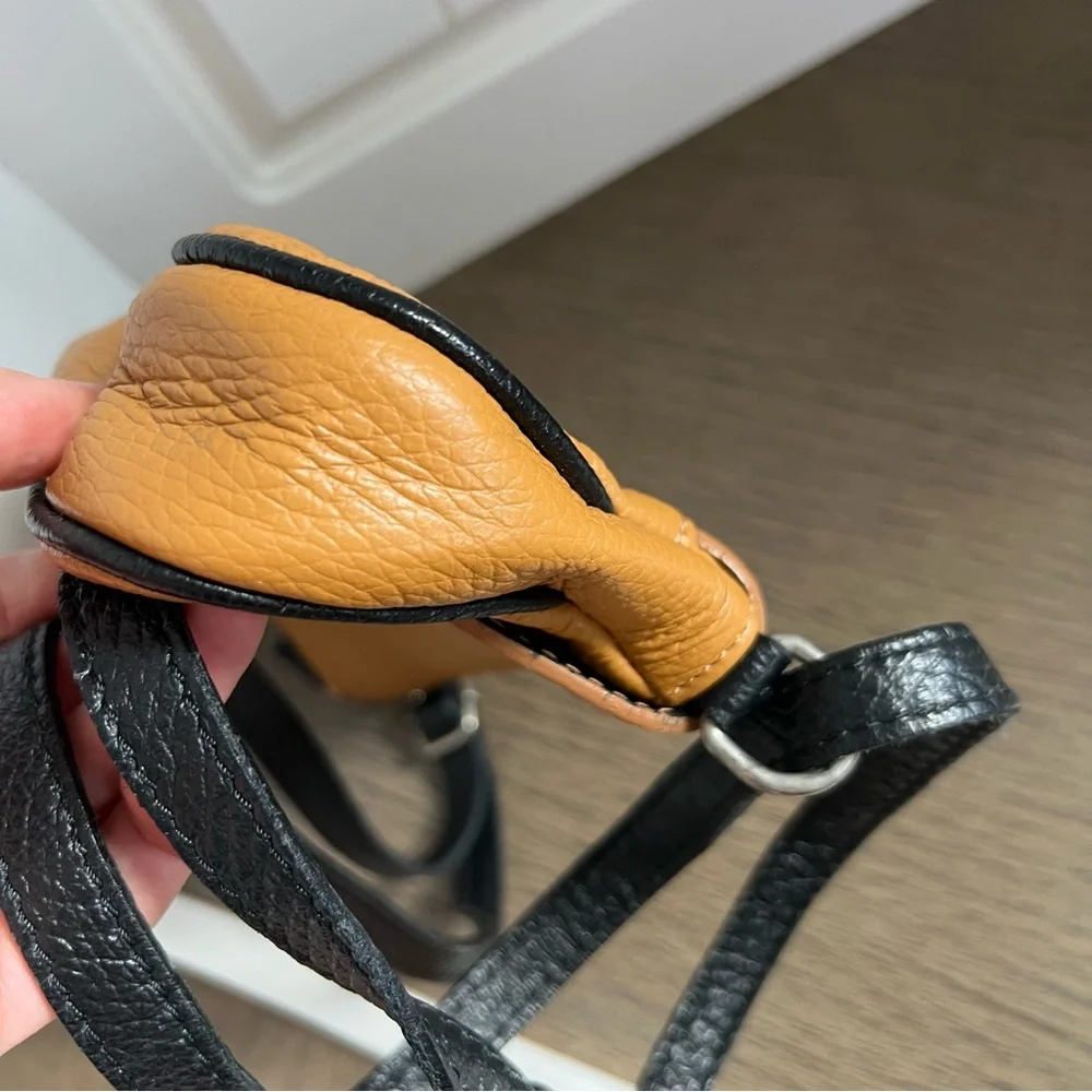 Borse In Pelle Pebbled Leather Orange Cognac Asymmetric Saddle Shoulder Bag - Picture 11 of 13
